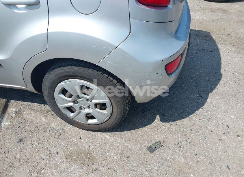 Photo 6 of 2012 Kia Soul (VIN KNDJT2A53C7361252)