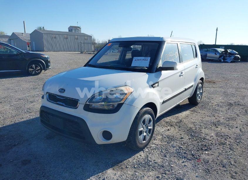 Photo 2 of 2012 Kia Soul (VIN KNDJT2A53C7471461)