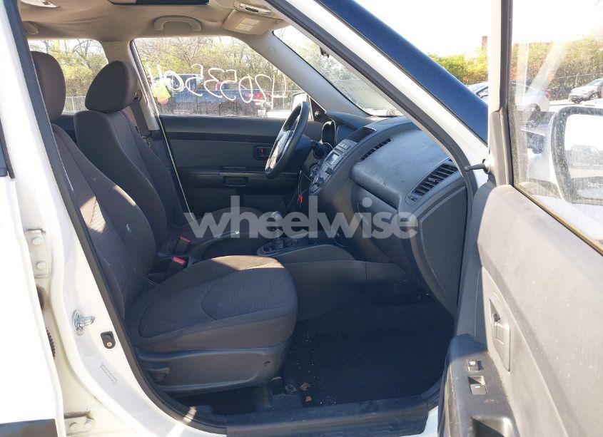 Photo 5 of 2012 Kia Soul (VIN KNDJT2A53C7471461)