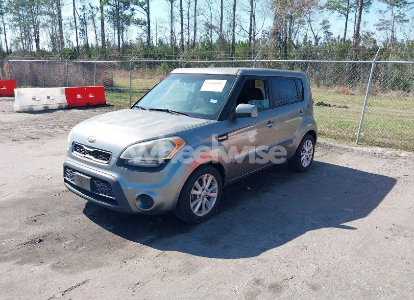 Photo 2 of 2013 Kia Soul (VIN KNDJT2A53D7586207)