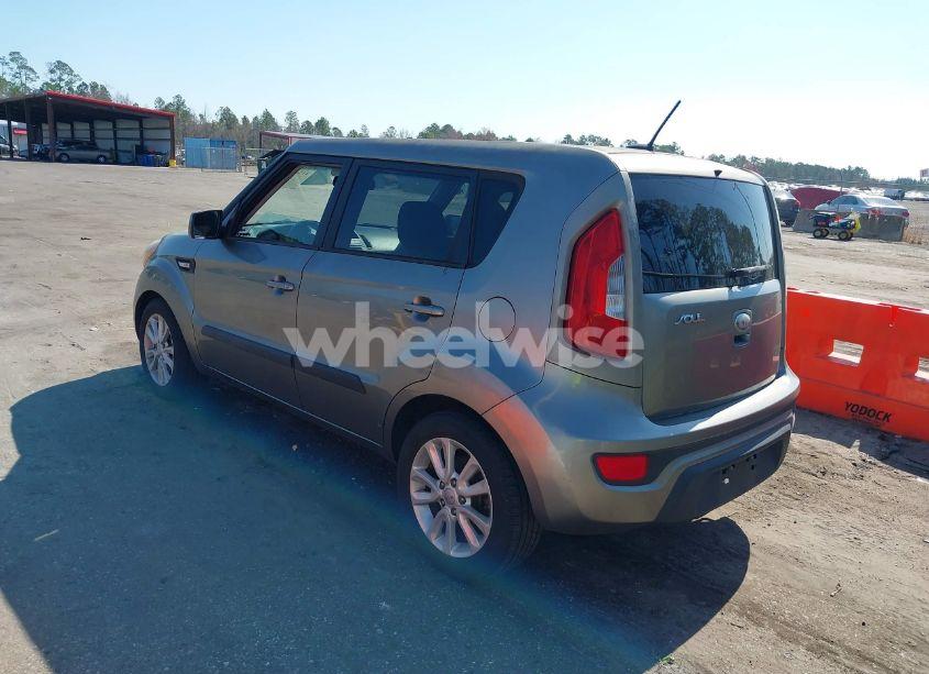 Photo 3 of 2013 Kia Soul (VIN KNDJT2A53D7586207)