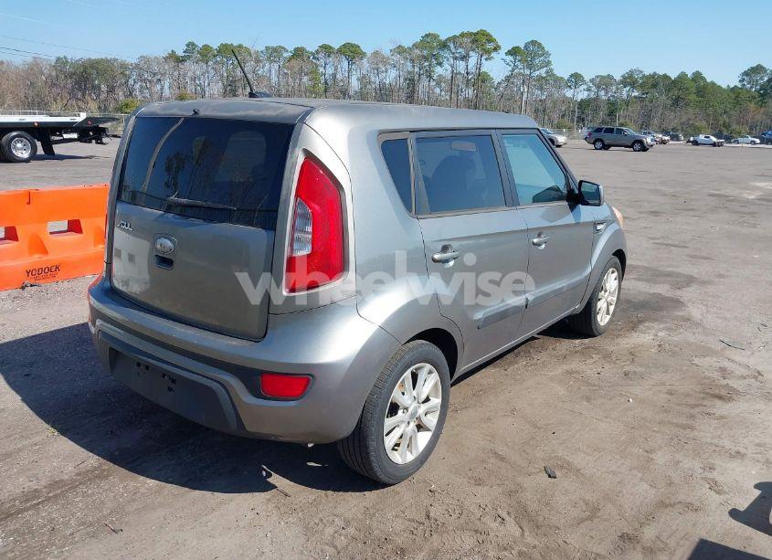 Photo 4 of 2013 Kia Soul (VIN KNDJT2A53D7586207)