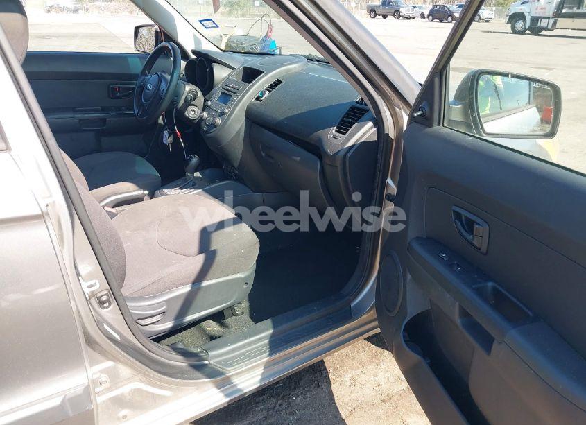 Photo 5 of 2013 Kia Soul (VIN KNDJT2A53D7586207)