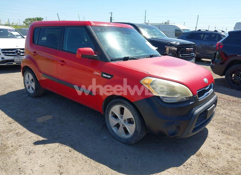 2013 Kia Soul (VIN KNDJT2A53D7592220) main photo