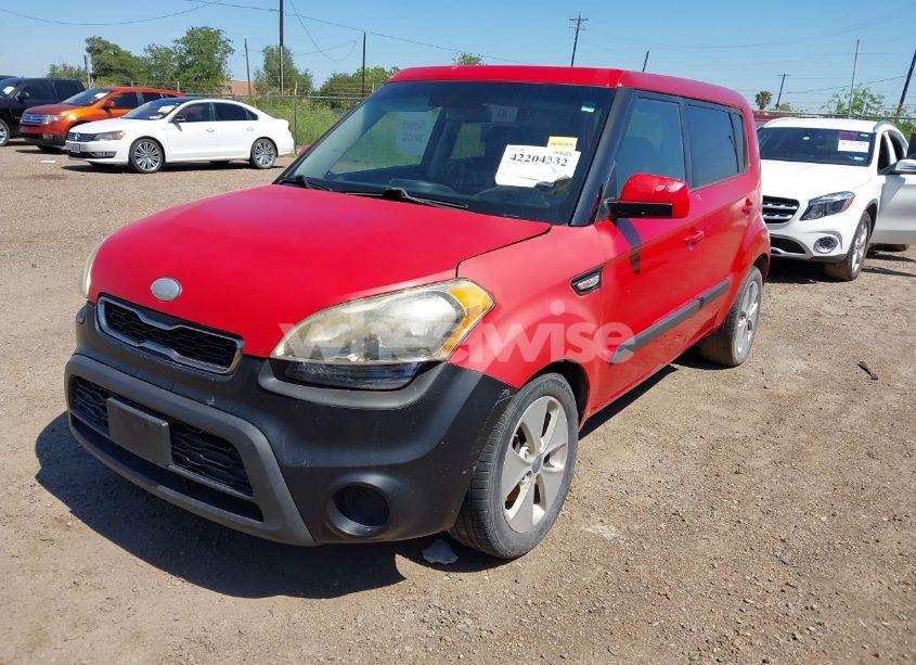 Photo 2 of 2013 Kia Soul (VIN KNDJT2A53D7592220)