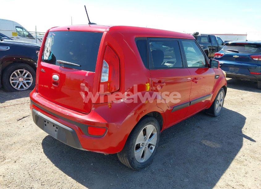 Photo 4 of 2013 Kia Soul (VIN KNDJT2A53D7592220)