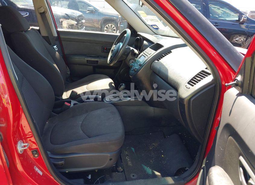 Photo 5 of 2013 Kia Soul (VIN KNDJT2A53D7592220)