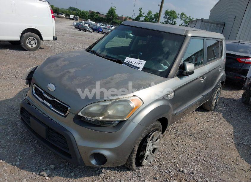 Photo 2 of 2013 Kia Soul (VIN KNDJT2A53D7595313)