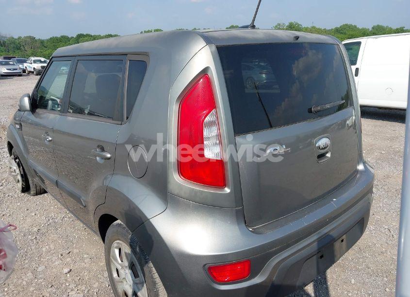 Photo 3 of 2013 Kia Soul (VIN KNDJT2A53D7595313)