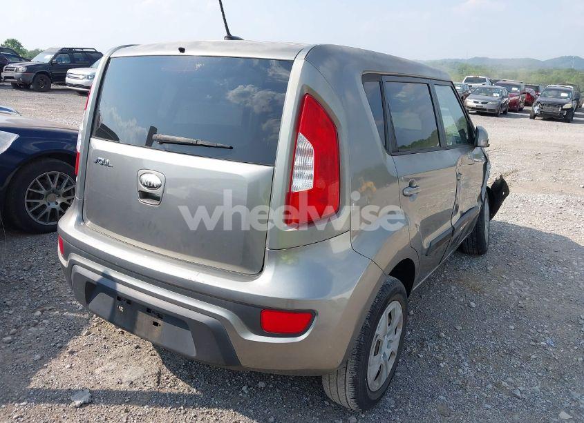 Photo 4 of 2013 Kia Soul (VIN KNDJT2A53D7595313)