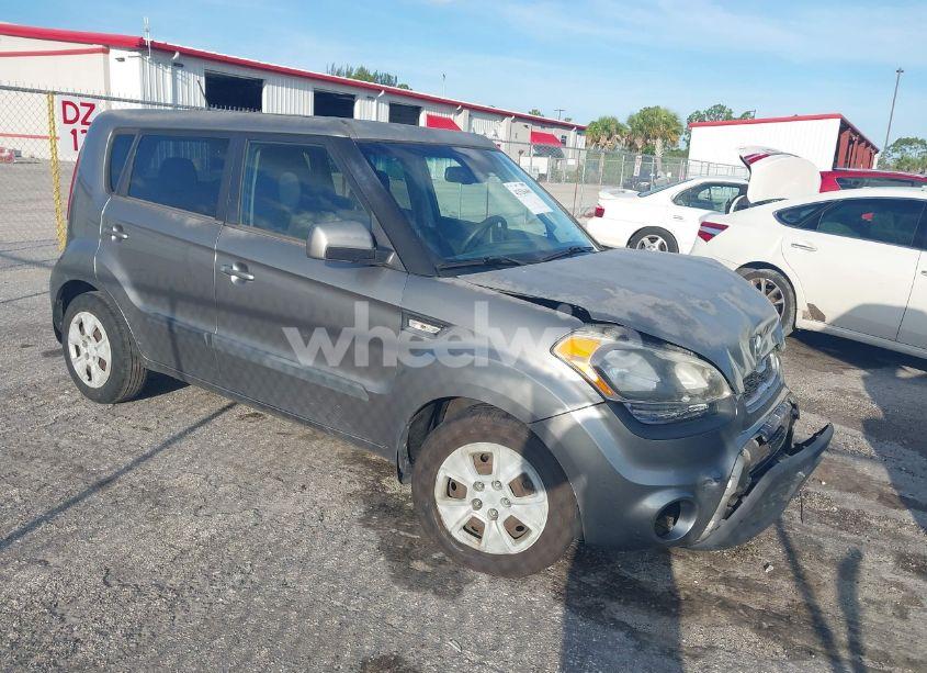 2013 Kia Soul (VIN KNDJT2A53D7601708) main photo