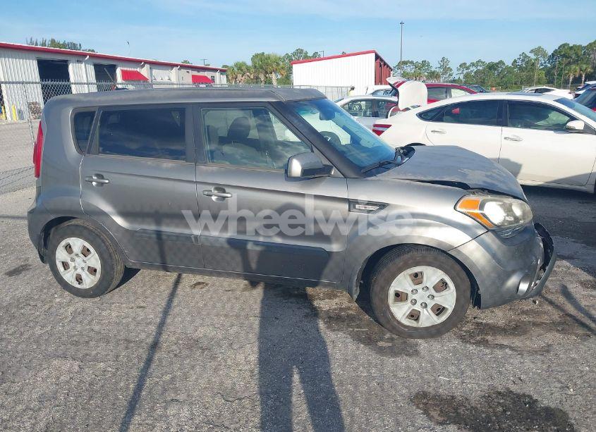 Photo 13 of 2013 Kia Soul (VIN KNDJT2A53D7601708)