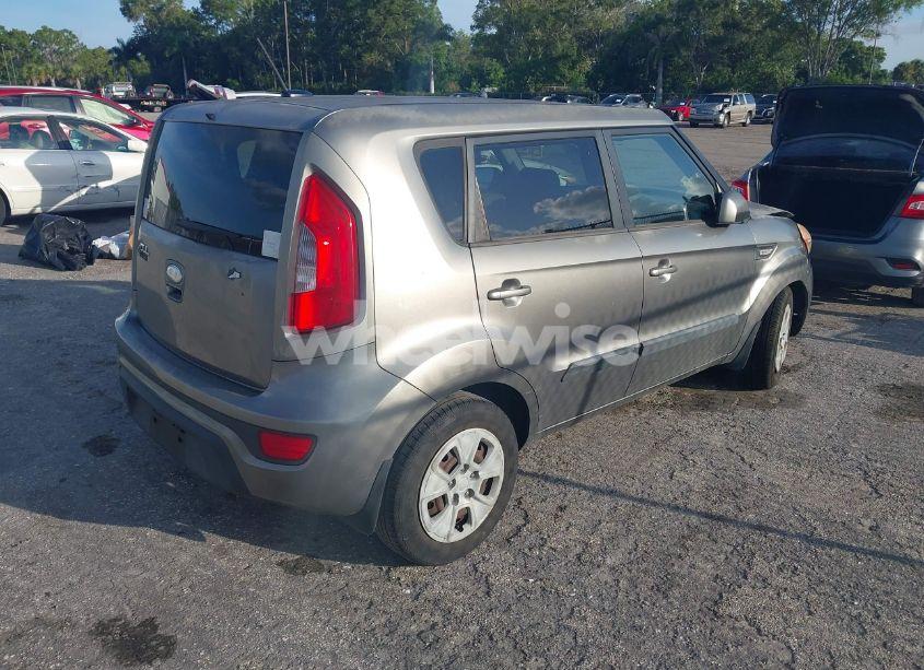 Photo 4 of 2013 Kia Soul (VIN KNDJT2A53D7601708)