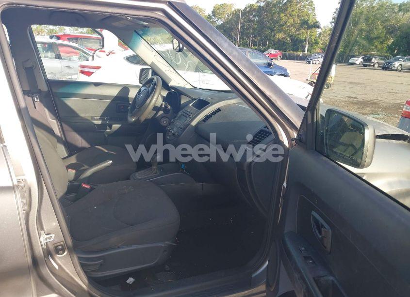 Photo 5 of 2013 Kia Soul (VIN KNDJT2A53D7601708)