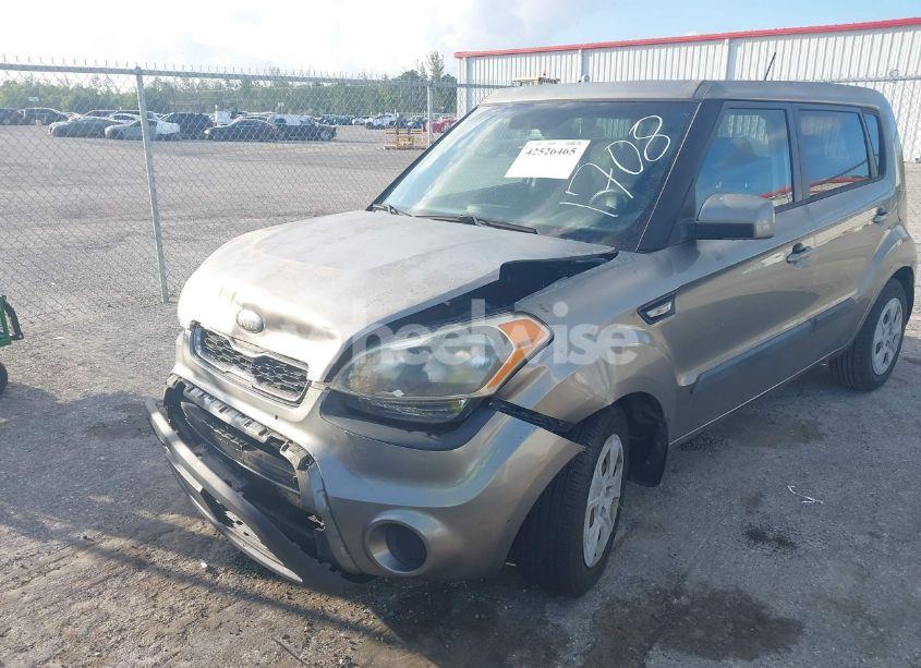 Photo 6 of 2013 Kia Soul (VIN KNDJT2A53D7601708)