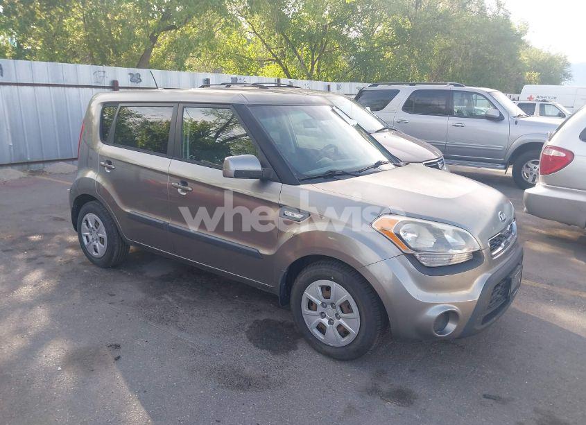 2013 Kia Soul (VIN KNDJT2A53D7620520) main photo