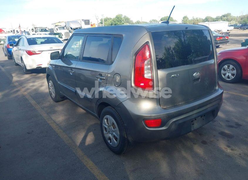 Photo 3 of 2013 Kia Soul (VIN KNDJT2A53D7620520)
