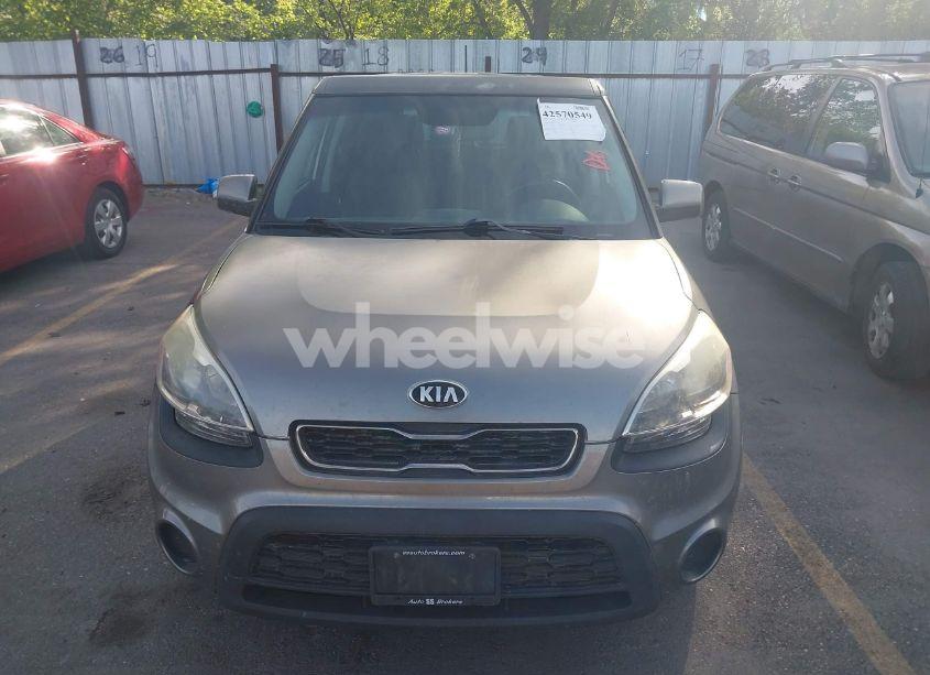 Photo 6 of 2013 Kia Soul (VIN KNDJT2A53D7620520)