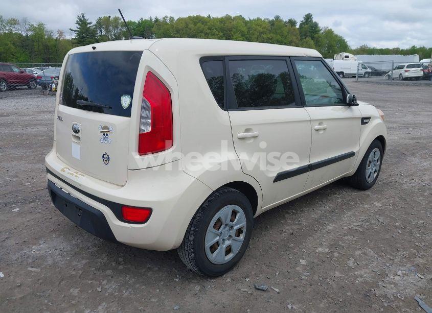 Photo 4 of 2013 Kia Soul (VIN KNDJT2A53D7765508)