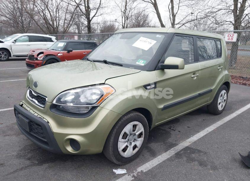Photo 2 of 2012 Kia Soul (VIN KNDJT2A54C7440509)