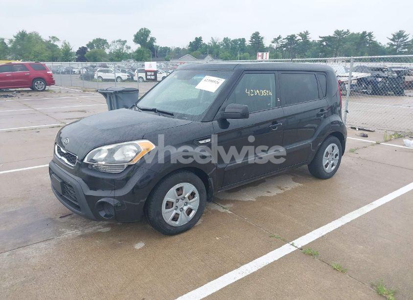Photo 2 of 2012 Kia Soul (VIN KNDJT2A54C7746528)