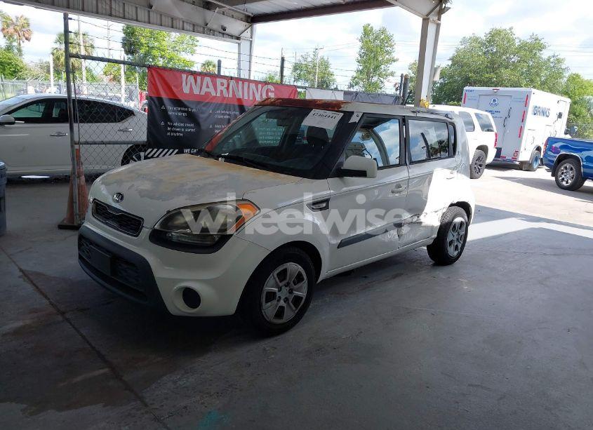 Photo 2 of 2013 Kia Soul (VIN KNDJT2A54D7524962)