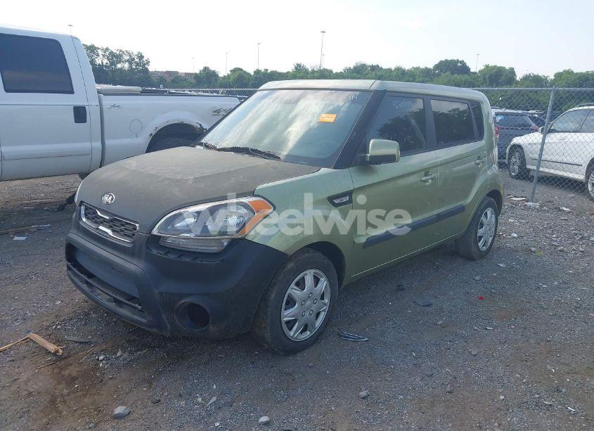 Photo 2 of 2013 Kia Soul (VIN KNDJT2A54D7531510)