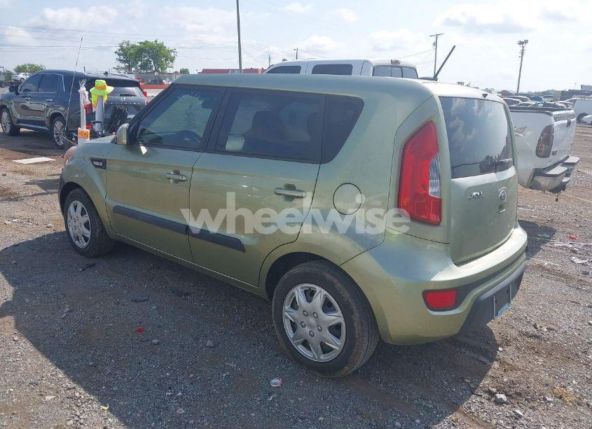 Photo 3 of 2013 Kia Soul (VIN KNDJT2A54D7531510)