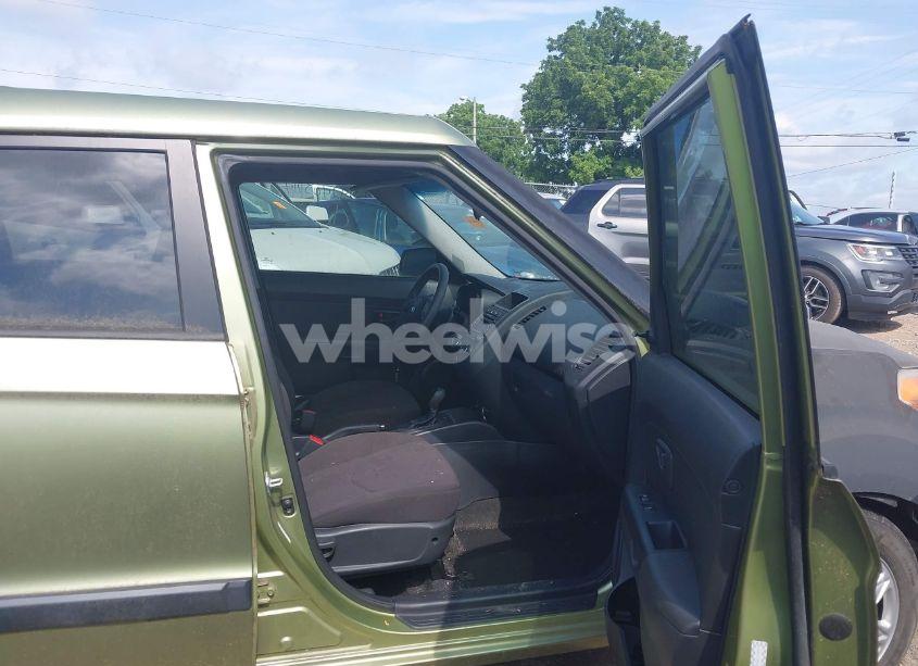 Photo 5 of 2013 Kia Soul (VIN KNDJT2A54D7531510)