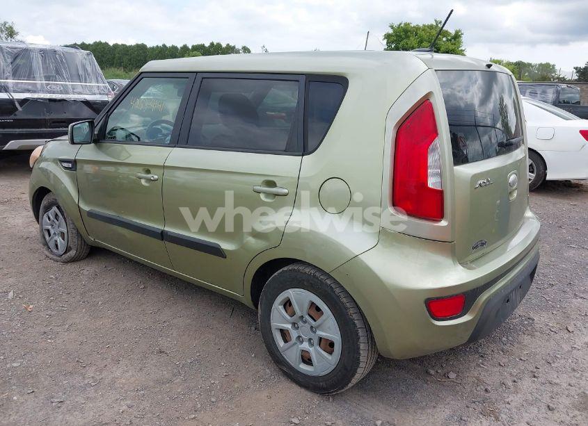Photo 3 of 2013 Kia Soul (VIN KNDJT2A54D7615066)