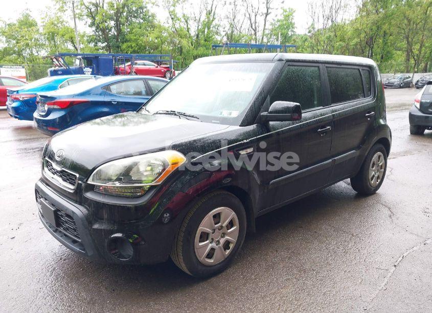 Photo 2 of 2012 Kia Soul (VIN KNDJT2A55C7421547)