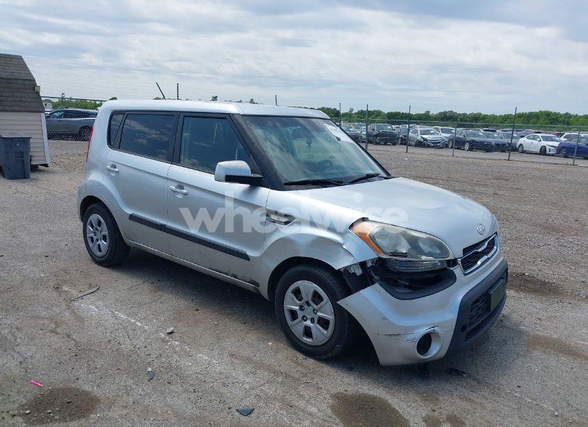 2012 Kia Soul (VIN KNDJT2A55C7441815) main photo