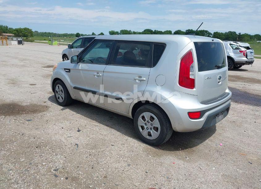 Photo 3 of 2012 Kia Soul (VIN KNDJT2A55C7441815)