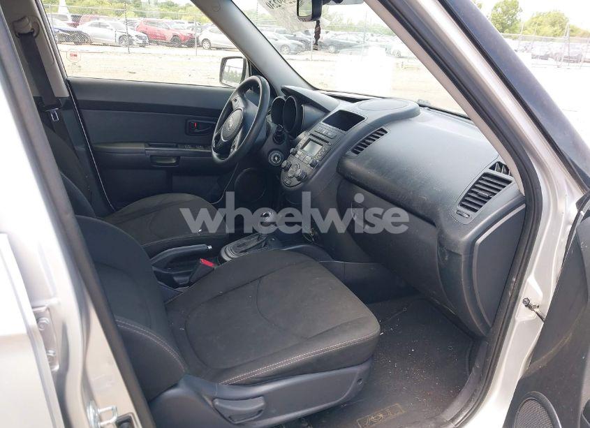 Photo 5 of 2012 Kia Soul (VIN KNDJT2A55C7441815)