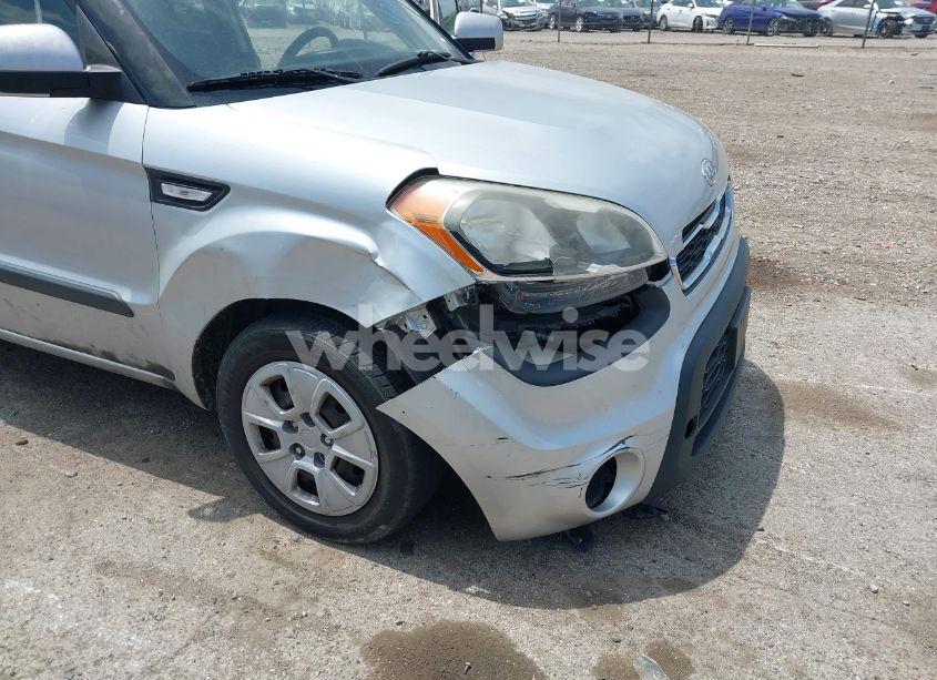 Photo 6 of 2012 Kia Soul (VIN KNDJT2A55C7441815)