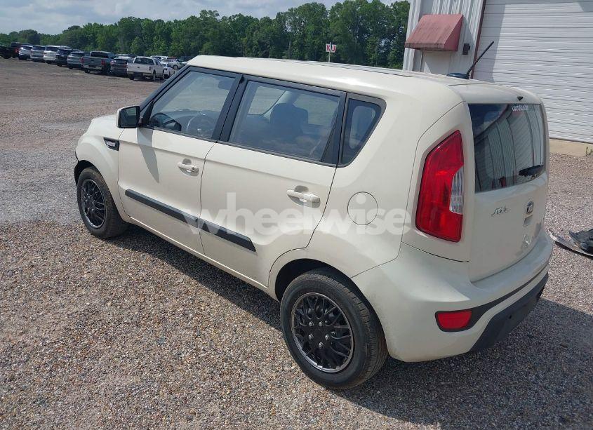 Photo 3 of 2013 Kia Soul (VIN KNDJT2A55D7514134)