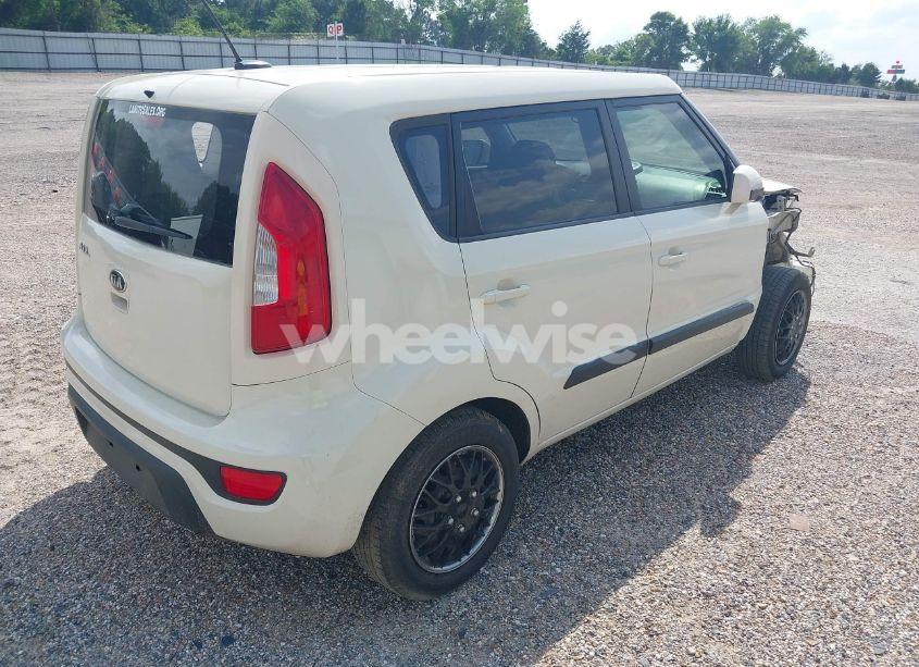 Photo 4 of 2013 Kia Soul (VIN KNDJT2A55D7514134)