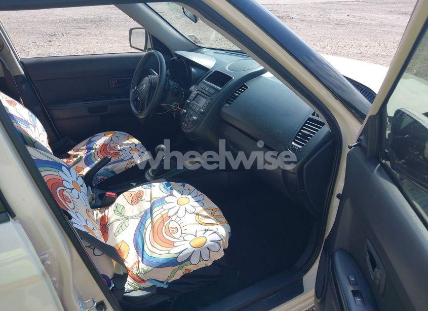 Photo 5 of 2013 Kia Soul (VIN KNDJT2A55D7514134)