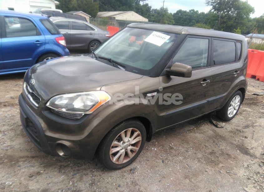 Photo 2 of 2013 Kia Soul (VIN KNDJT2A55D7566752)