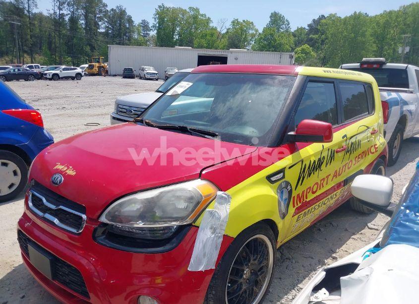 Photo 2 of 2013 Kia Soul (VIN KNDJT2A55D7569621)