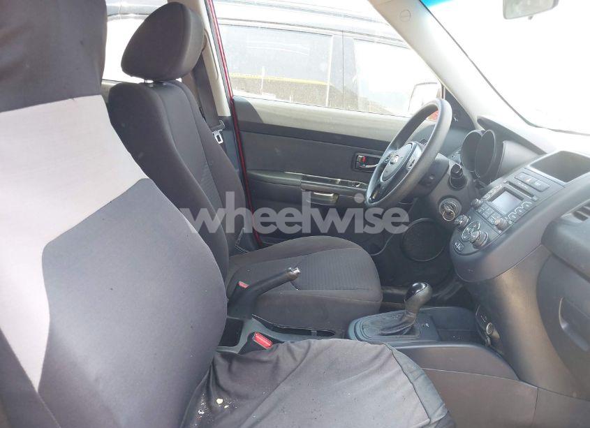 Photo 5 of 2013 Kia Soul (VIN KNDJT2A55D7569621)