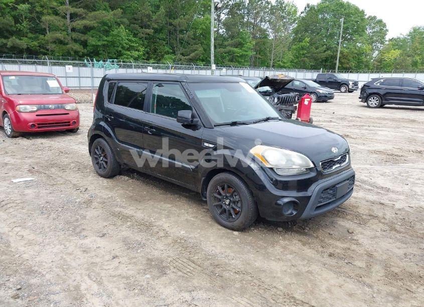 2013 Kia Soul (VIN KNDJT2A55D7749195) main photo