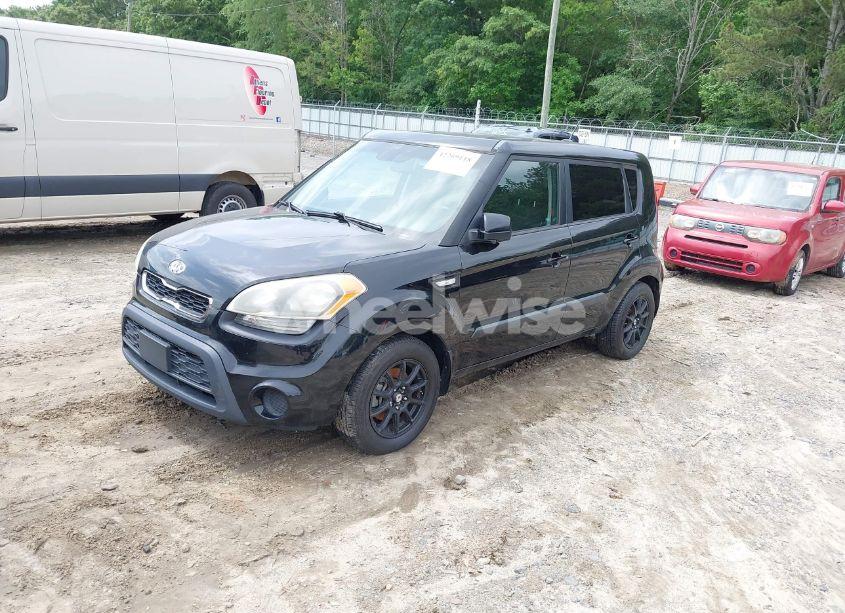 Photo 2 of 2013 Kia Soul (VIN KNDJT2A55D7749195)