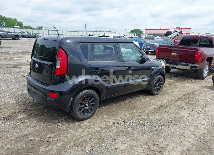 Photo 4 of 2013 Kia Soul (VIN KNDJT2A55D7749195)