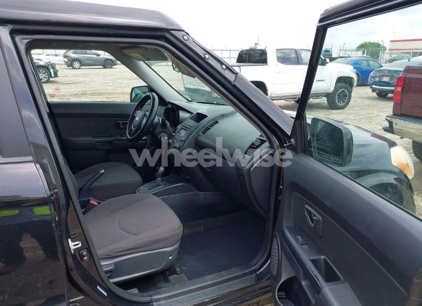 Photo 5 of 2013 Kia Soul (VIN KNDJT2A55D7749195)