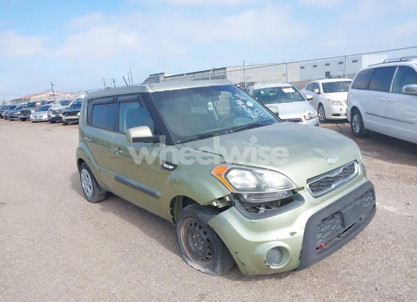 2012 Kia Soul (VIN KNDJT2A56C7464410) main photo