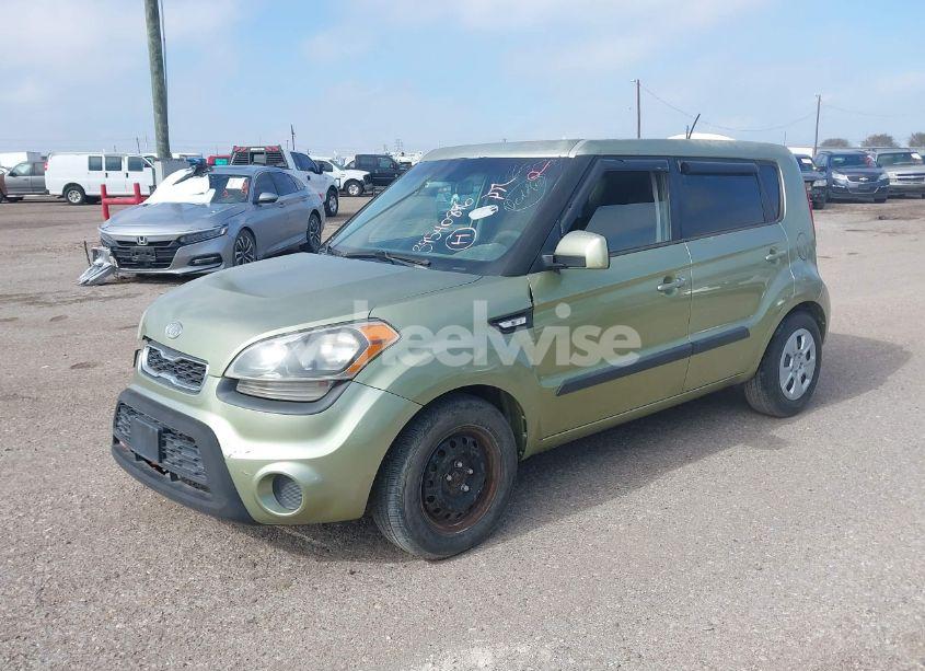 Photo 2 of 2012 Kia Soul (VIN KNDJT2A56C7464410)