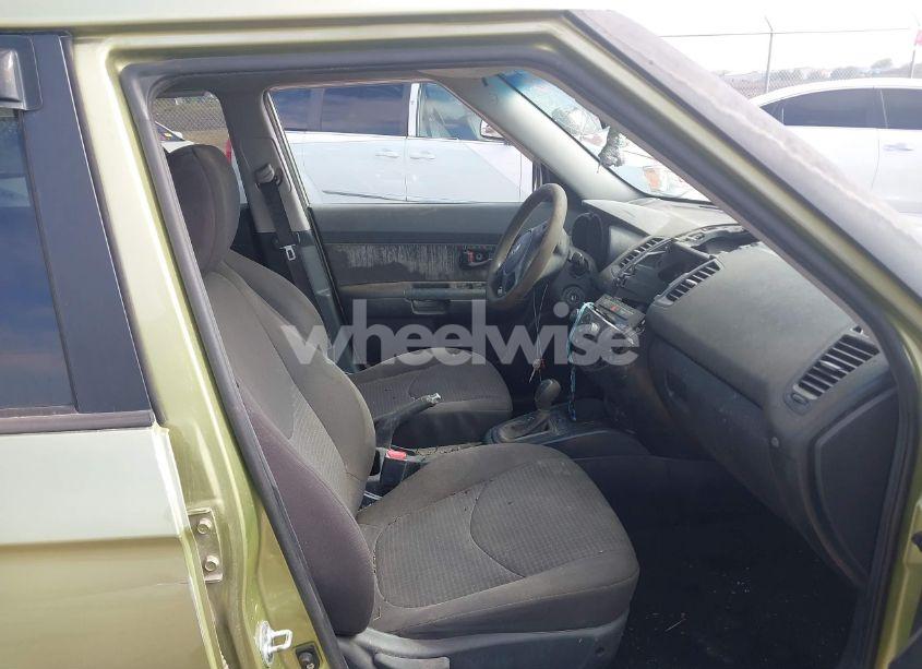 Photo 5 of 2012 Kia Soul (VIN KNDJT2A56C7464410)