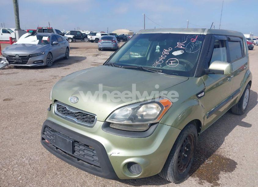 Photo 6 of 2012 Kia Soul (VIN KNDJT2A56C7464410)