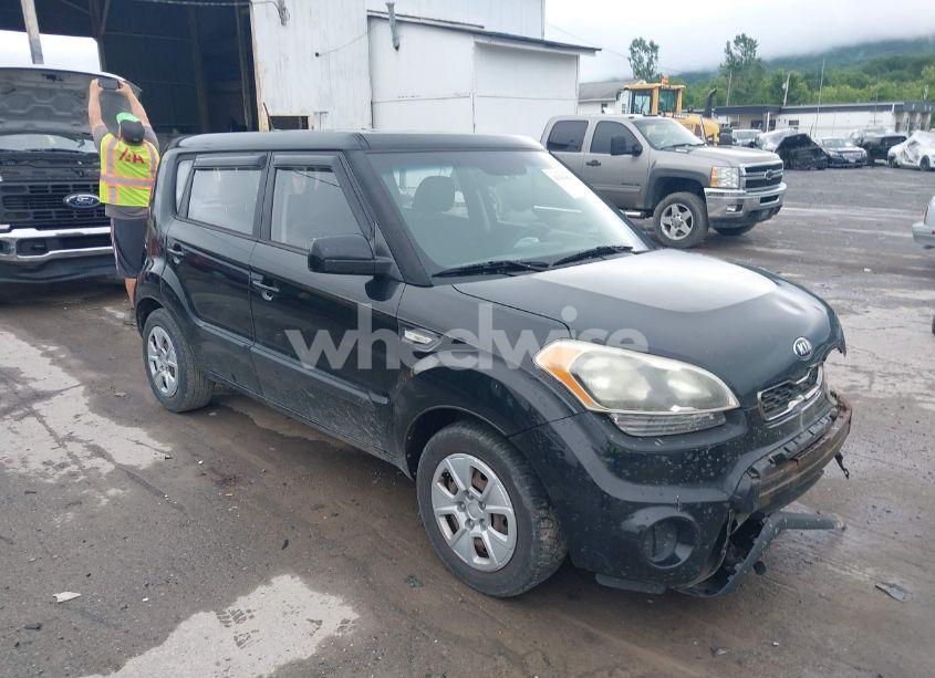 2013 Kia Soul (VIN KNDJT2A56D7492533) main photo